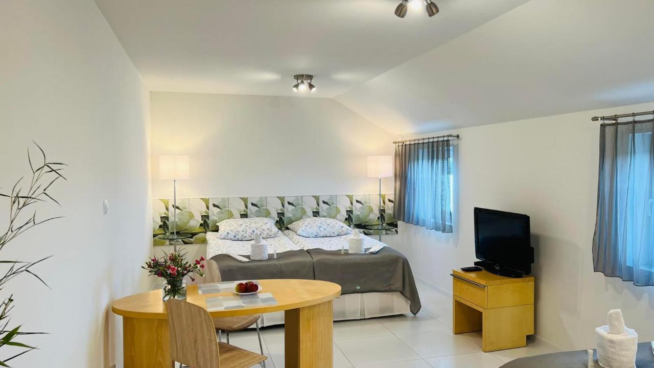 Azyl Otel Legnica Dış mekan fotoğraf