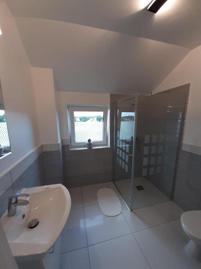 Azyl Otel Legnica Dış mekan fotoğraf