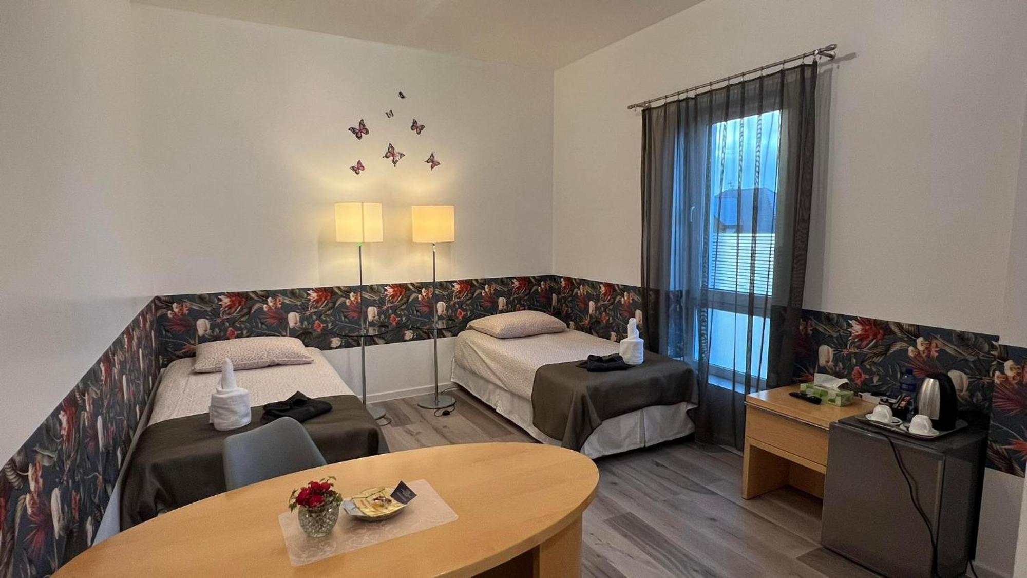 Azyl Otel Legnica Dış mekan fotoğraf