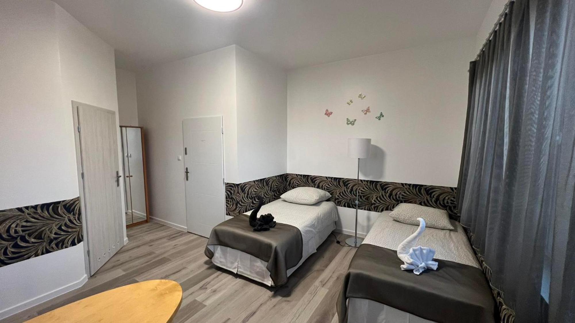 Azyl Otel Legnica Dış mekan fotoğraf