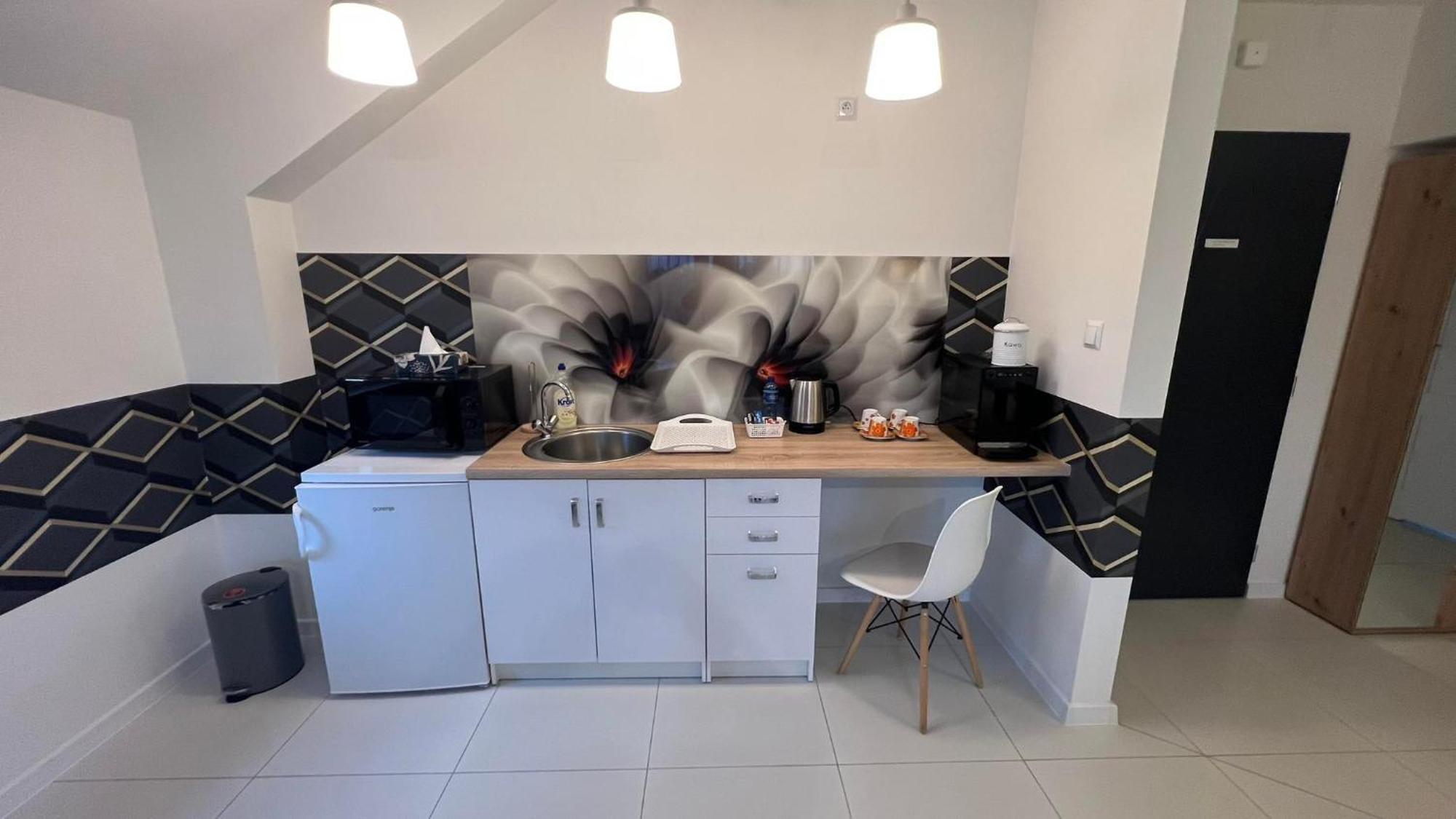 Azyl Otel Legnica Dış mekan fotoğraf