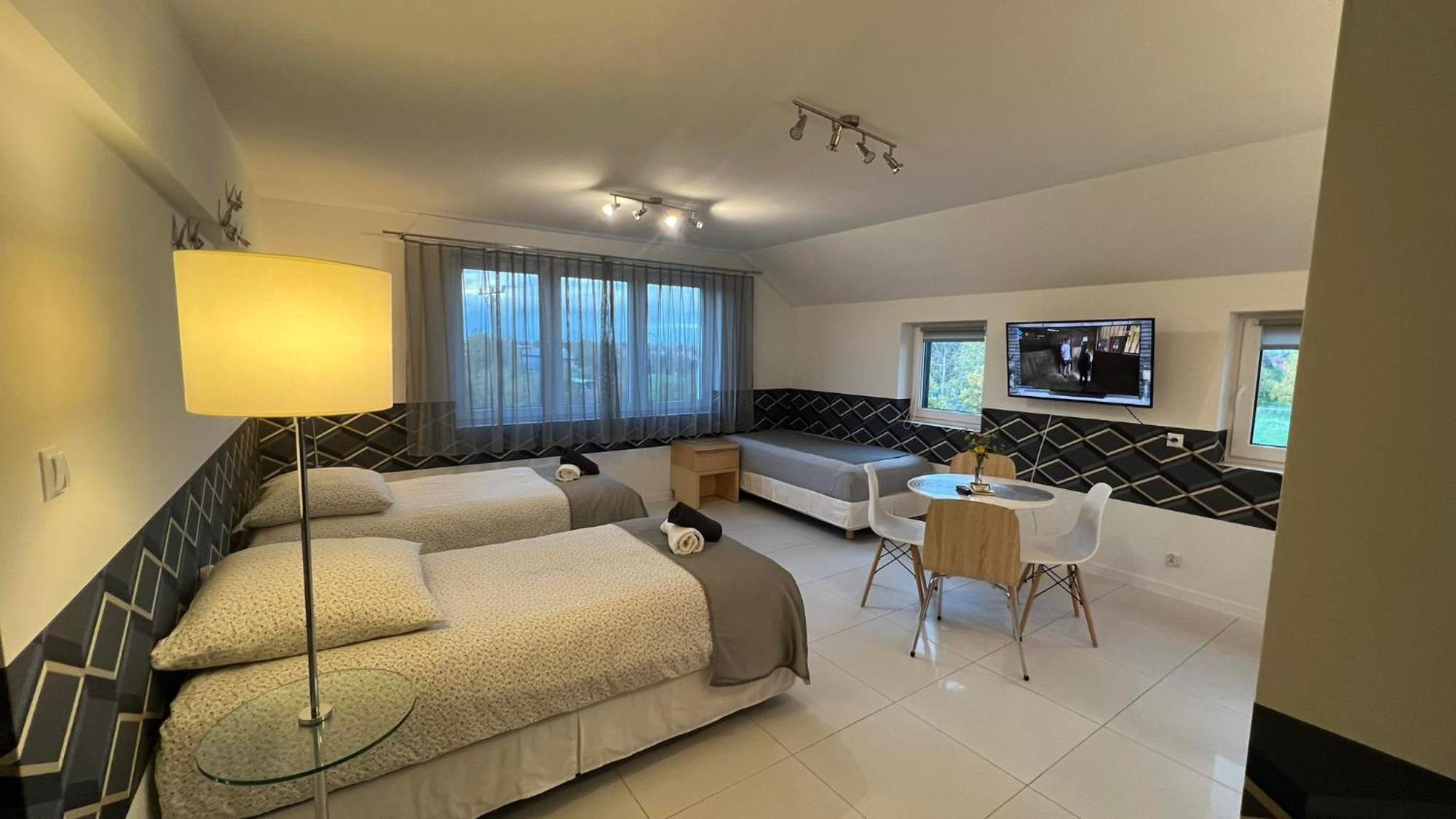 Azyl Otel Legnica Dış mekan fotoğraf