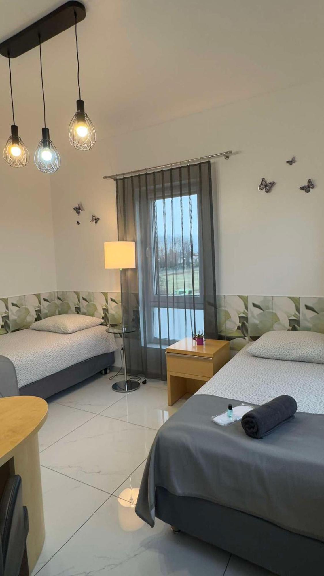Azyl Otel Legnica Dış mekan fotoğraf