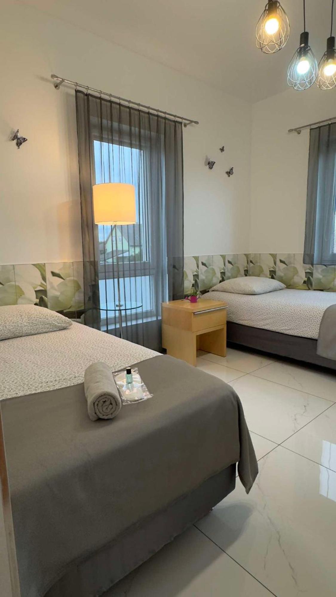 Azyl Otel Legnica Dış mekan fotoğraf