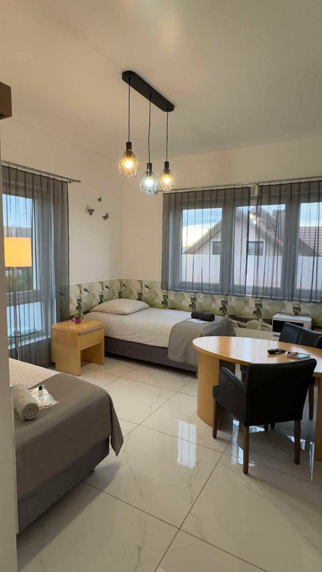 Azyl Otel Legnica Dış mekan fotoğraf