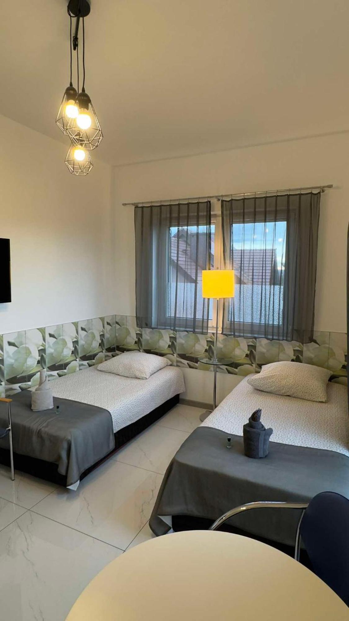 Azyl Otel Legnica Dış mekan fotoğraf
