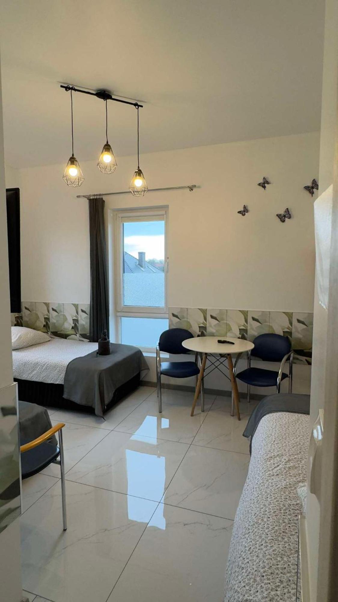 Azyl Otel Legnica Dış mekan fotoğraf